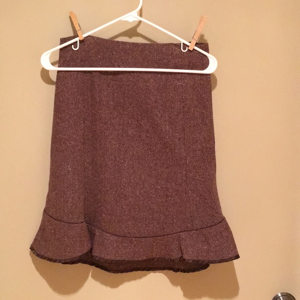 Adorable tweed skirt with hem flounce.